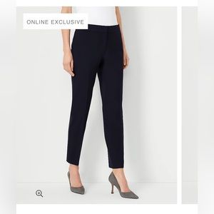 Ann Taylor Ankle Pants in Navy size 6